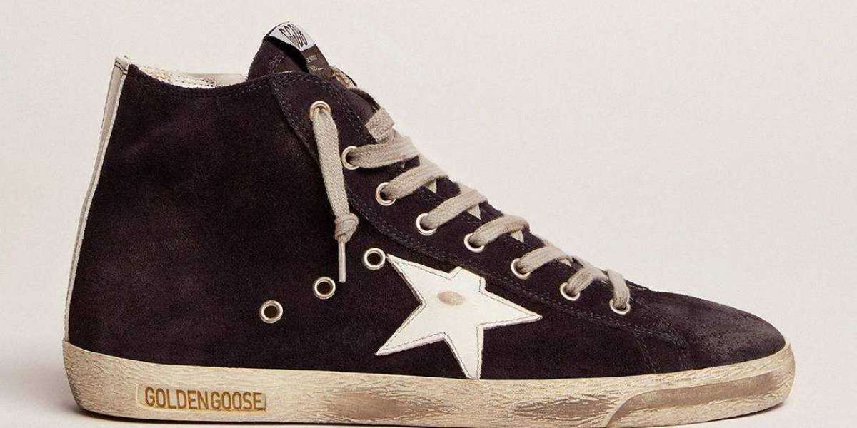 Golden Goose Spacestar Sneakers singer modeled the