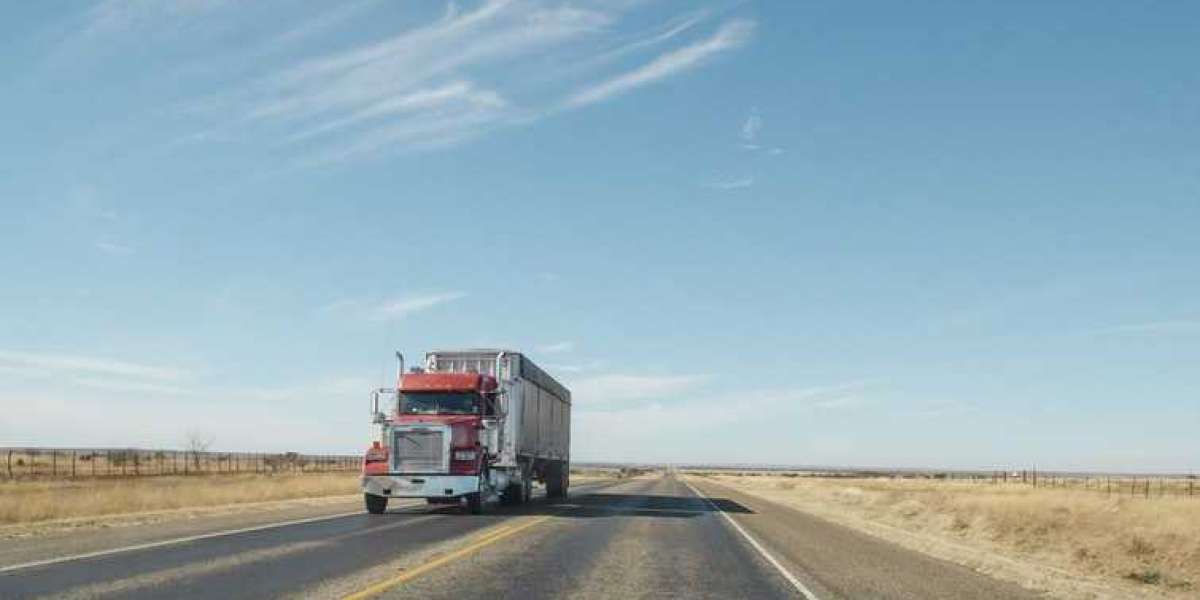 What Are The Advantages of Enrolling in Truck Driving Schools?